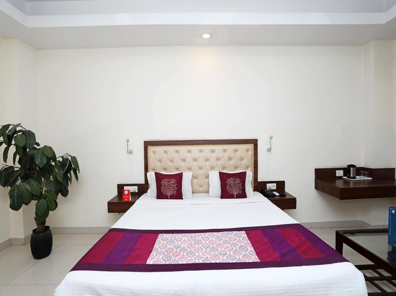 Oyo 680 Hotel Ranjana Heritage Lakhnaú Exteriér fotografie